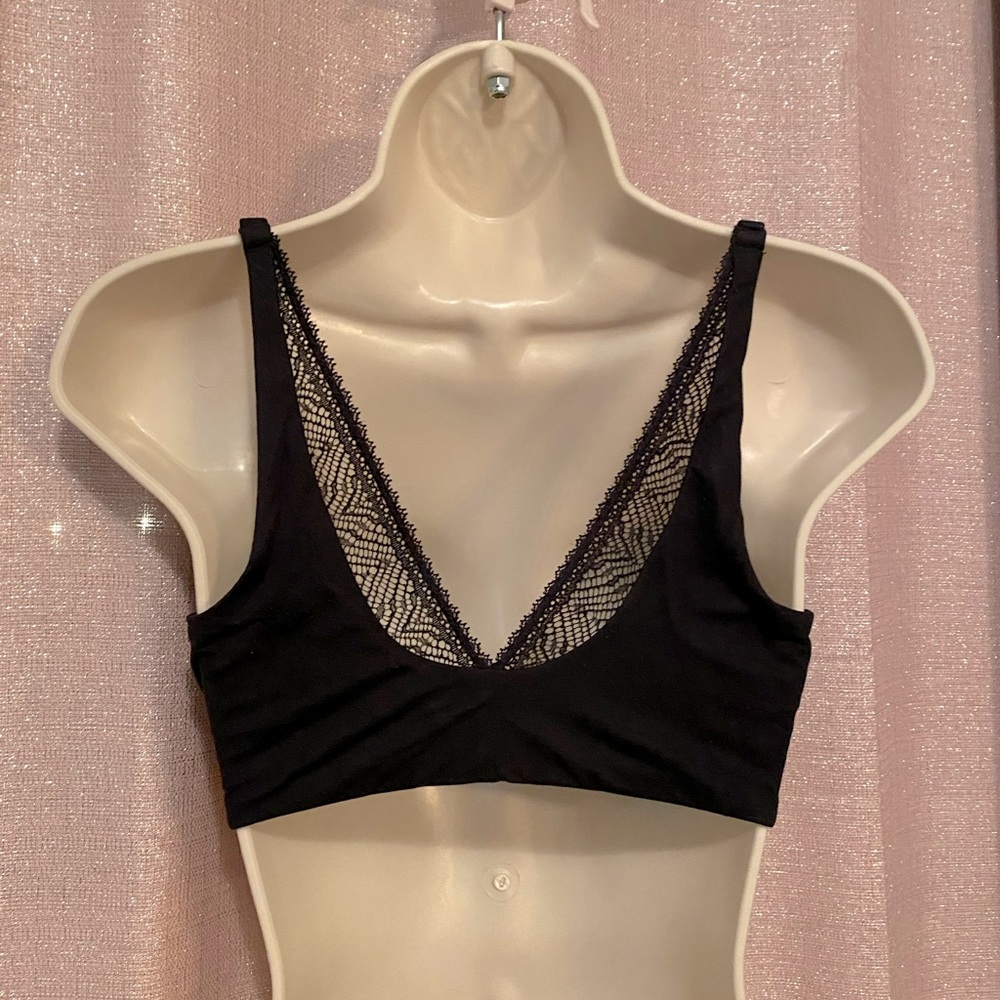 Victoria’s Secret Body By Victoria front closure black bra 32DDD.